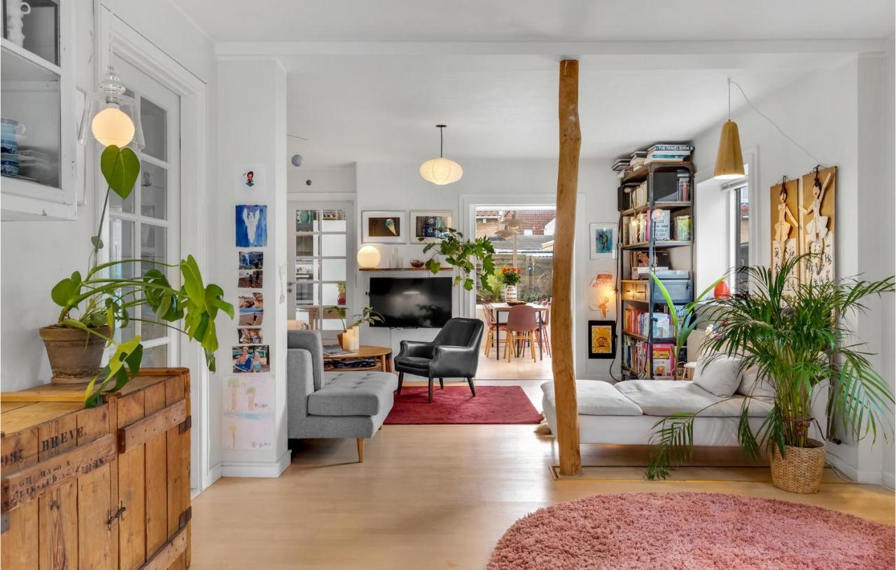 Gorgeous In S With Kitchen Semesterbostad